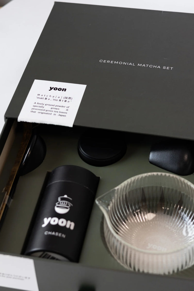 Matcha gift set – bamboe chasen, chashaku en handgemaakte matcha-kom by YOON