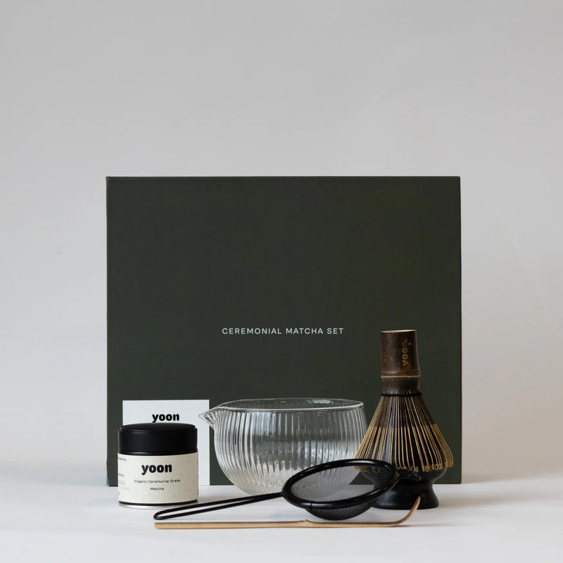 Ceremonial Matcha Gift Set met glazen matcha-kom, chasen en chashaku van Madmum Coffee Roasters