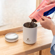 Madmum koffie canister detail – UV-bescherming en versheidsklep