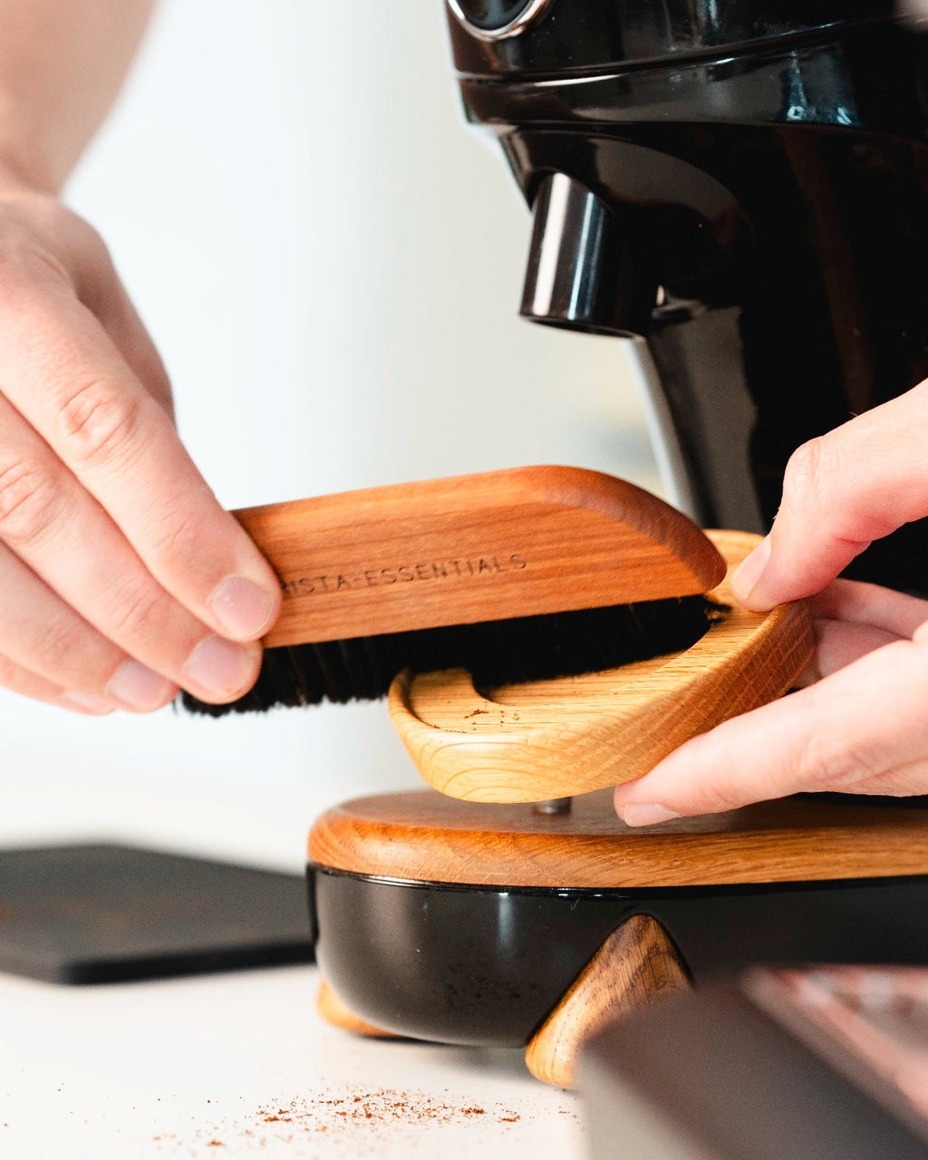 Koffie borstel gebruik – koffiemolen en grinder schoonmaken Madmum
