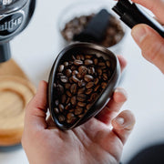 Coffee Dosing Tray detail – aluminium koffiedistributie accessoire barista
