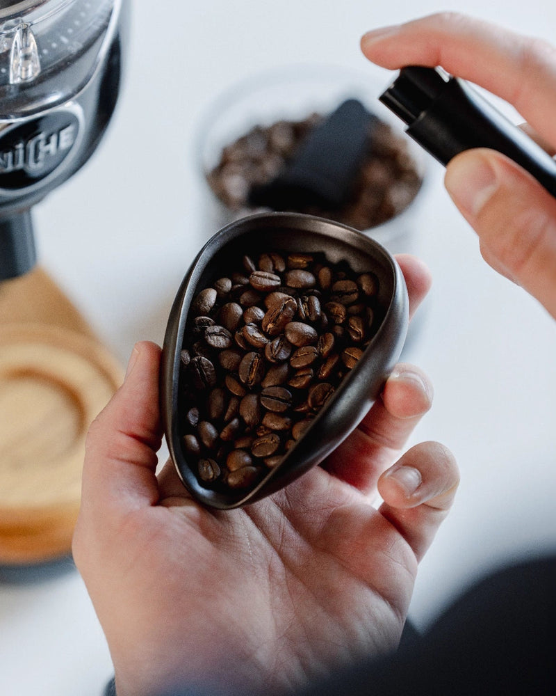 Coffee Dosing Tray detail – aluminium koffiedistributie accessoire barista