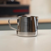 Espresso Kannetje – klein rvs melkkannetje voor espresso Madmum Leuven