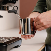 Melk kannetje bovenaanzicht – precies inschenken voor latte art Madmum