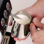 Melk kannetje gebruik – melk stomen espressomachine Madmum Coffee