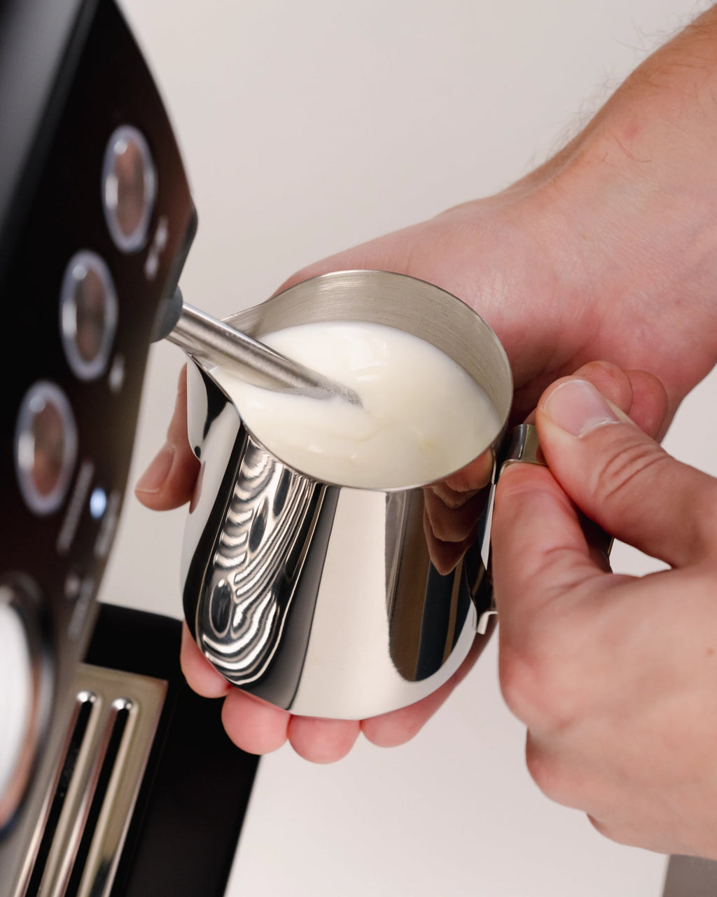 Melk kannetje gebruik – melk stomen espressomachine Madmum Coffee