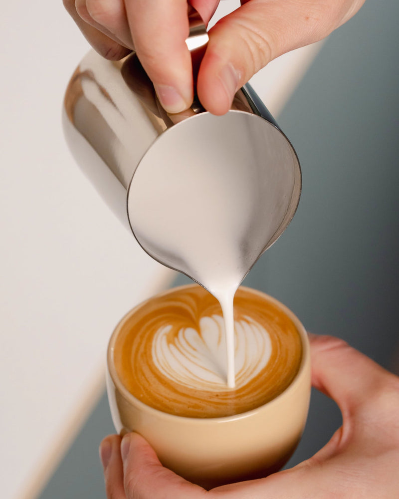 Melk kannetje detail – roestvrij staal melkkan voor cappuccino barista