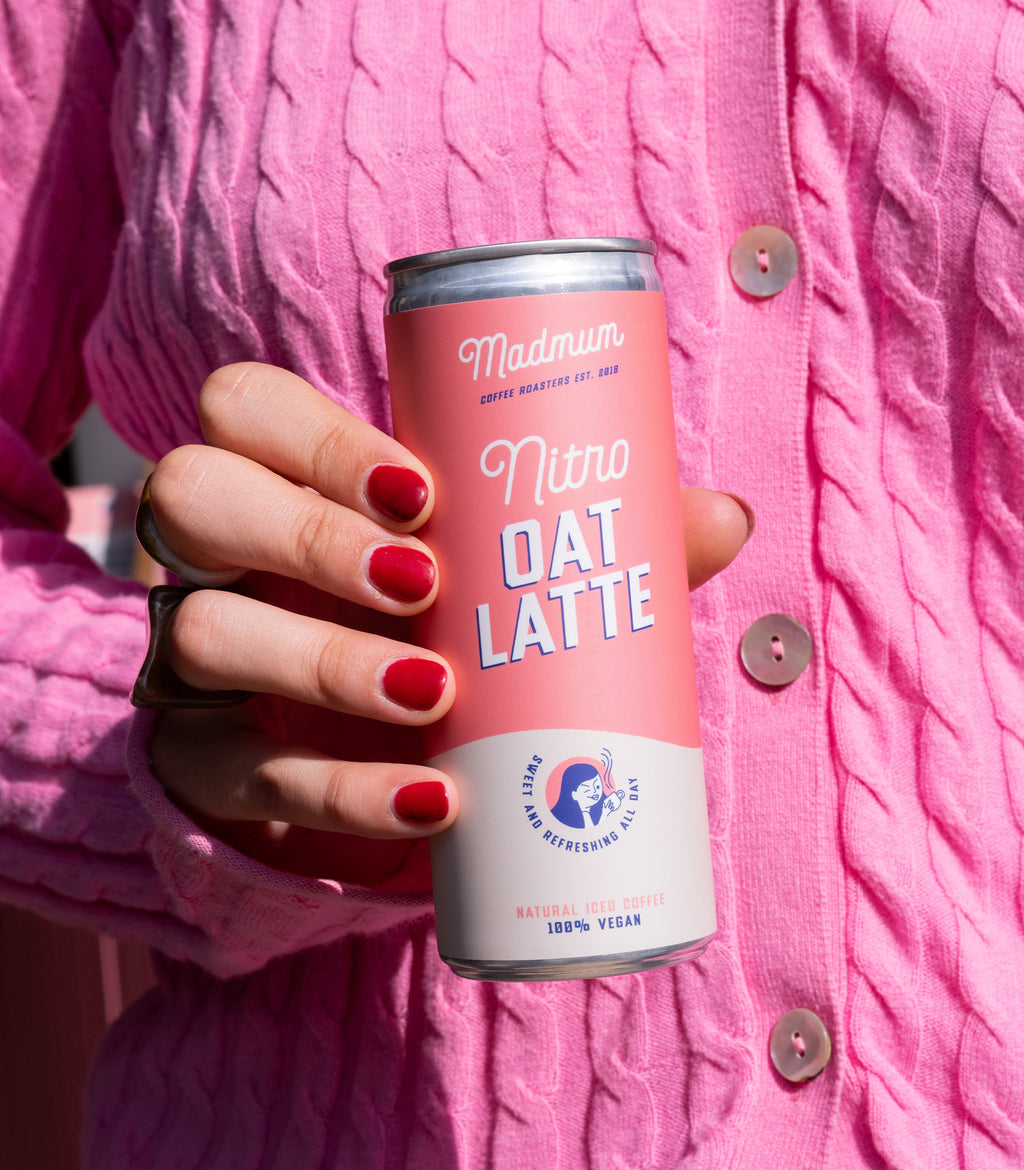 Nitro Oat Latte detail – cremige oat latte cold brew koffie blik