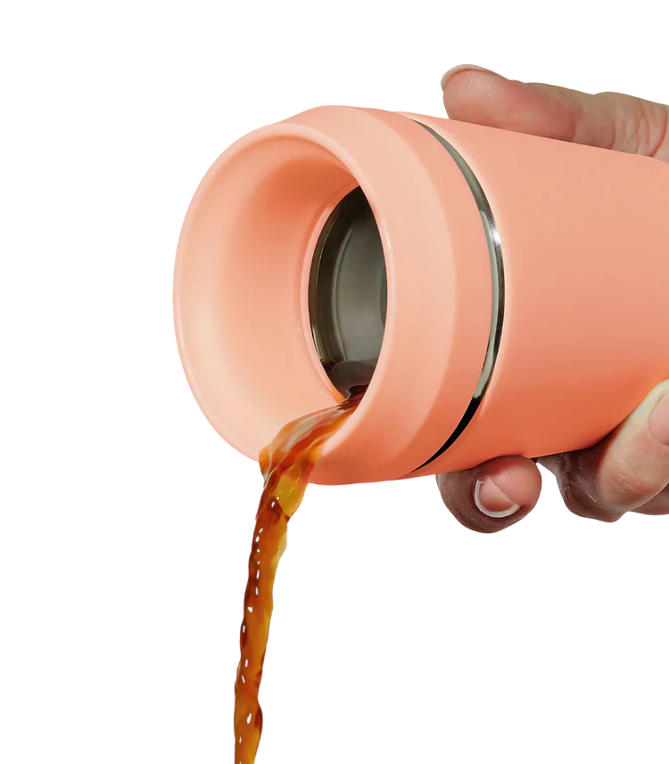 Flow 360° Beker peach zijaanzicht – lekvrije koffiebeker perzikkleur